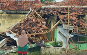 인도네시아 지진: 산사태와 우기로 ‘끝나지 않는 재앙’ 우려